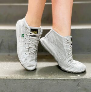 Botinha Cinza Camurça